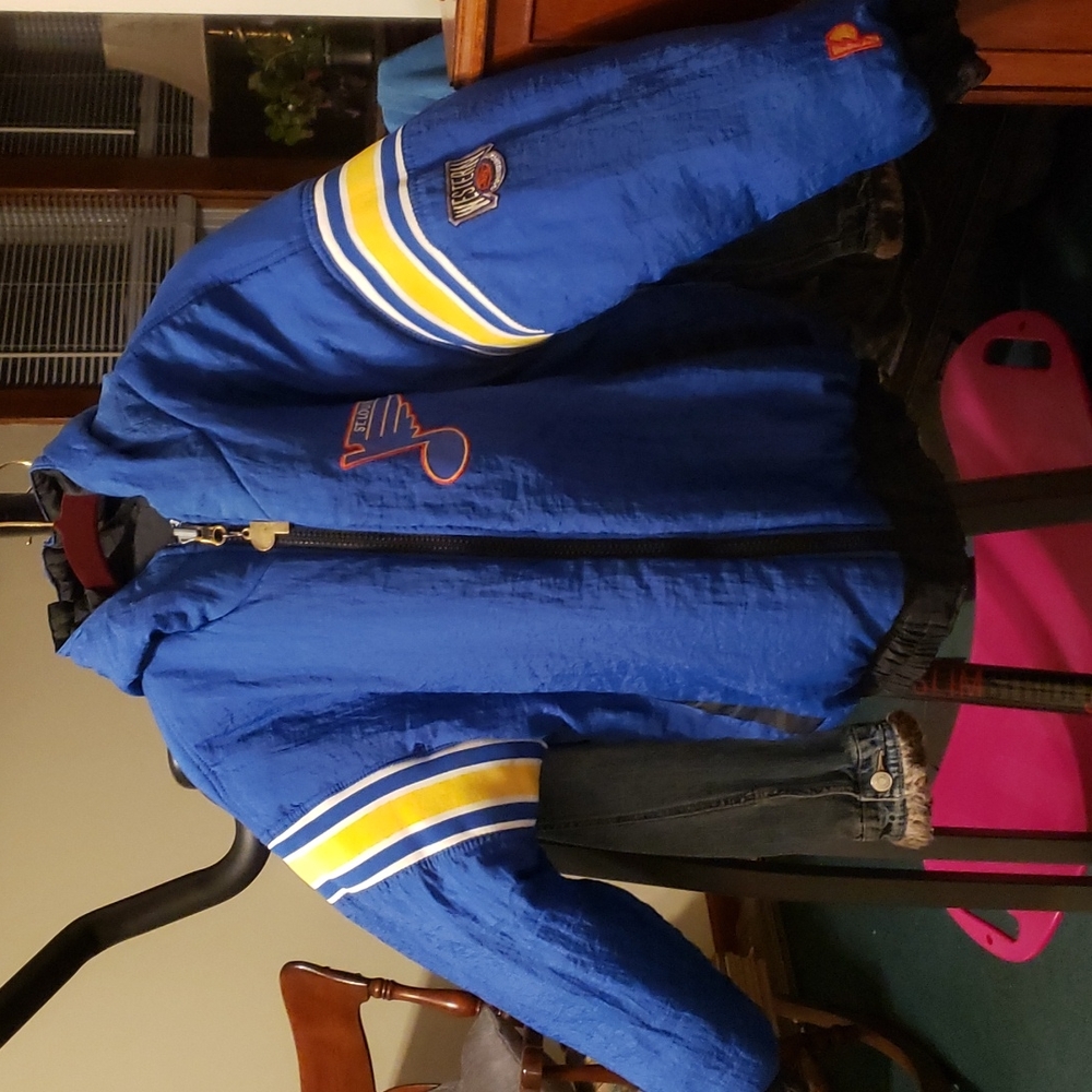 St.louis Blues reversible pro player coat black,blue,red,yellow Sz. L 14-16
